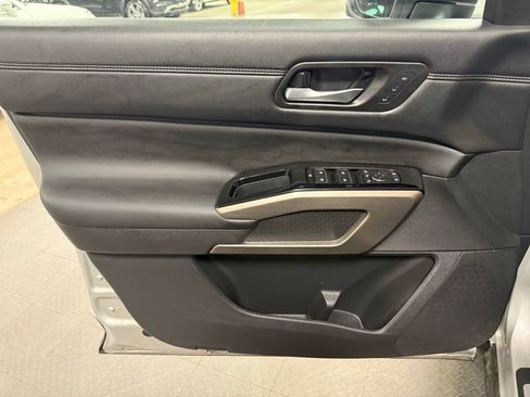 Used 2024 Nissan Pathfinder Platinum w/ Cargo Package image 8