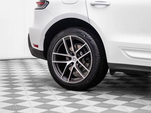 New 2026 Porsche Macan image 34