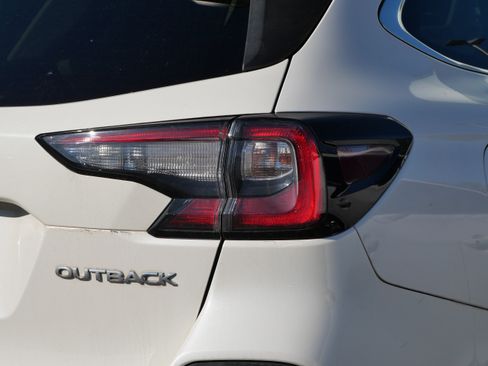 Used 2023 Subaru Outback Limited AWD/4WD image 8