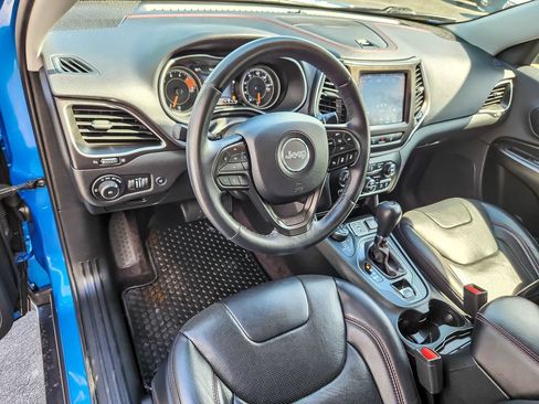 Used 2019 Jeep Cherokee Trailhawk AWD/4WD image 8