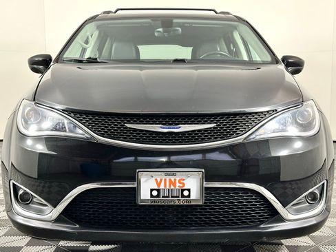 Used 2018 Chrysler Pacifica Touring-L w/ Premium Audio Group image 18