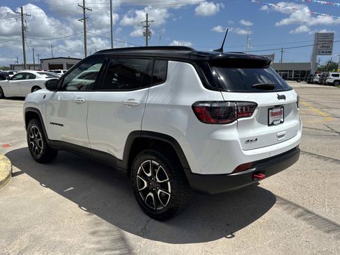 Used 2025 Jeep Compass Trailhawk AWD/4WD image 5