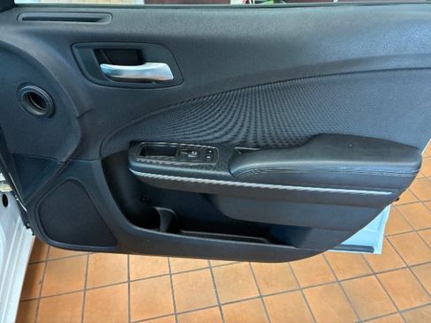 Used 2018 Dodge Charger SXT image 27