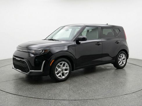 Used 2025 Kia Soul LX w/ LX Technology Package image 3