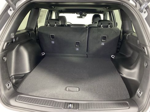 New 2025 Jeep Grand Cherokee Altitude image 32