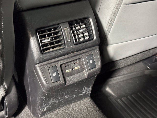 Used 2019 Subaru Outback 3.6R Limited AWD/4WD image 32