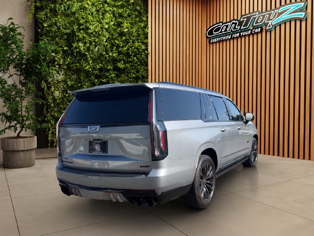 Used 2024 Cadillac Escalade ESV V w/ LPO, ONYX Package AWD/4WD image 6