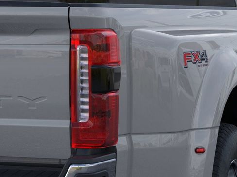 New 2026 Ford F350 4x4 Crew Cab DRW Super Duty image 21