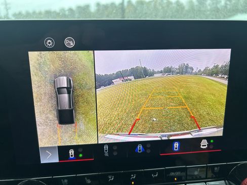 Used 2023 GMC Canyon AT4X image 30