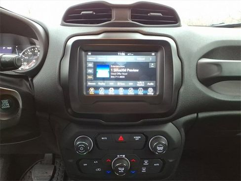 Used 2018 Jeep Renegade Altitude image 21