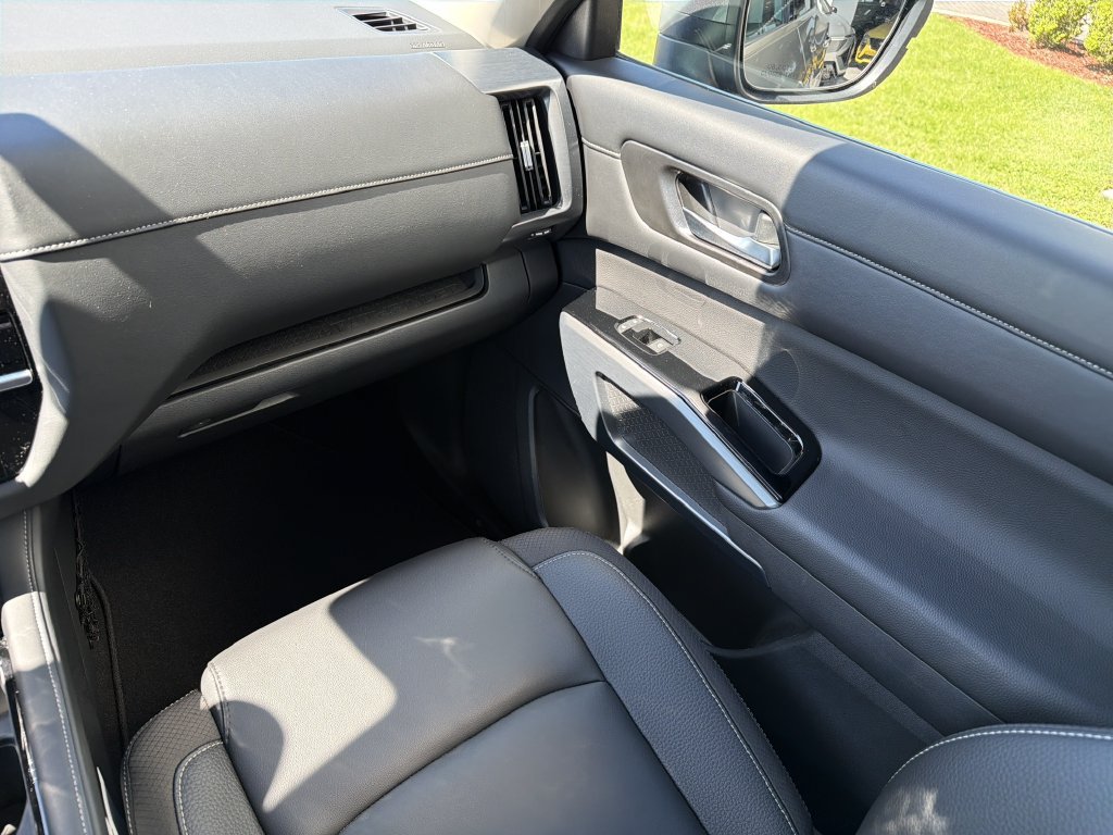 Used 2023 Nissan Pathfinder SL w/ Lighting Package (N92) AWD/4WD image 20