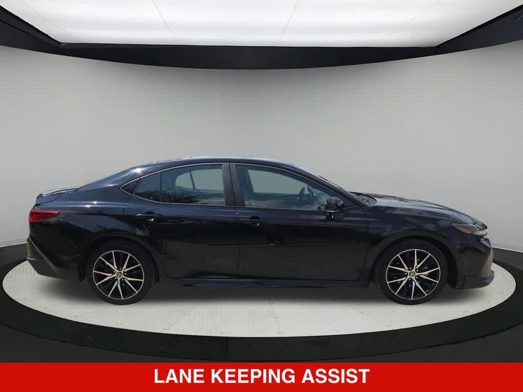 Used 2025 Toyota Camry SE FWD image 8