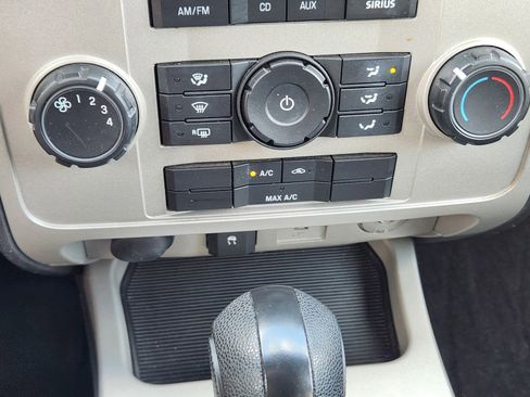 Used 2010 Ford Escape XLT image 14