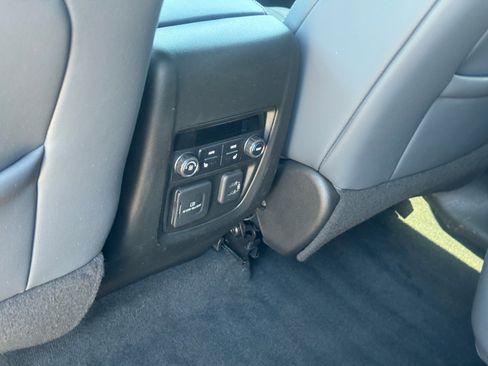 Used 2024 Buick Enclave Premium image 13