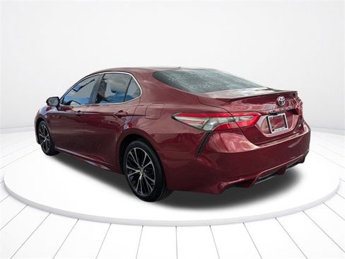 Used 2018 Toyota Camry SE image 5