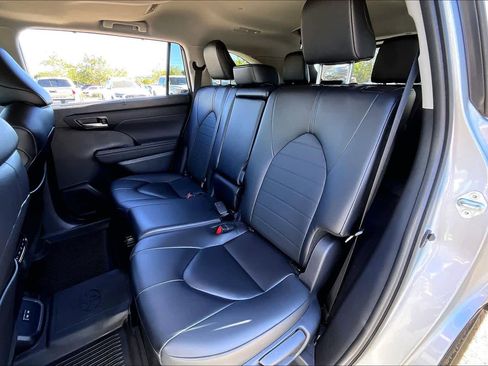 Certified 2024 Toyota Highlander XLE image 20