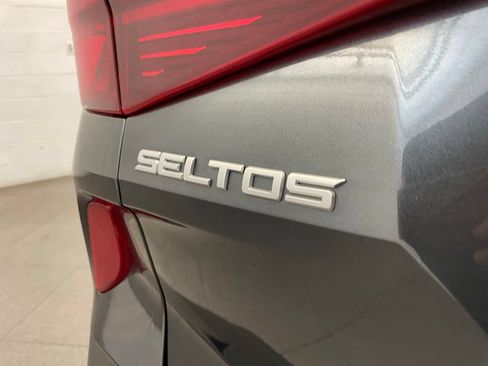 Used 2023 Kia Seltos SX w/ SX Sunroof Package AWD/4WD image 7