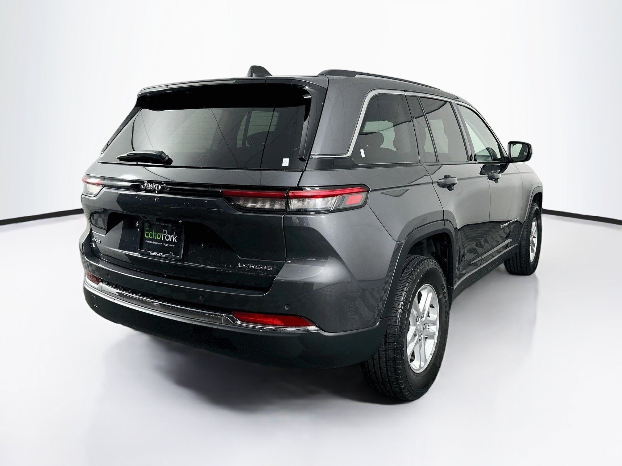 Used 2023 Jeep Grand Cherokee Laredo w/ Luxury Tech Group I AWD/4WD image 9