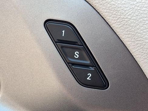 Used 2024 Chrysler Pacifica Touring-L FWD image 26