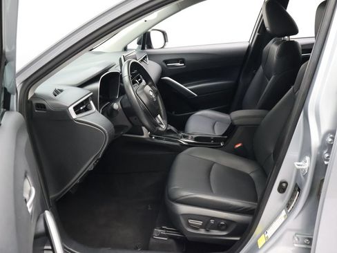Certified 2025 Toyota Corolla Cross XLE FWD image 14