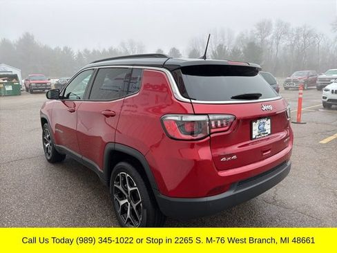 Used 2025 Jeep Compass Limited AWD/4WD image 10