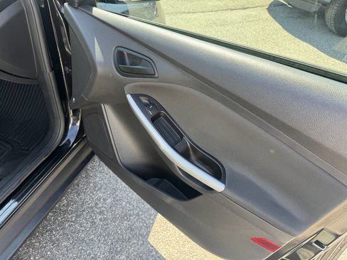 Used 2012 Ford Focus SE w/ SE Sport Pkg image 15