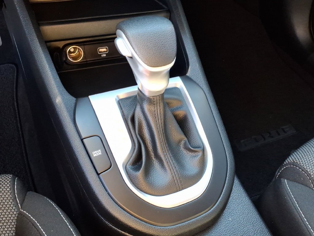 Used 2024 Kia Forte LXS w/ LXS Technology Package FWD image 9