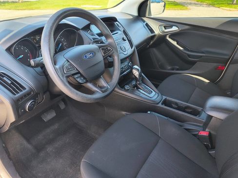 Used 2016 Ford Focus SE image 9