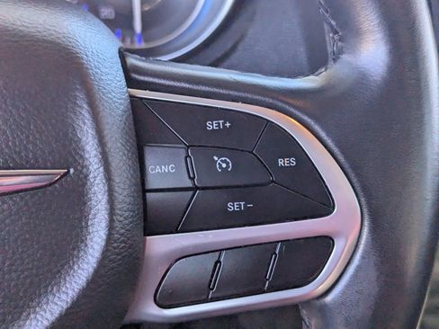 Used 2020 Chrysler 300 Touring L w/ Quick Order Package 2EF image 27