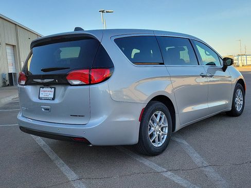 New 2026 Chrysler Voyager LX image 4