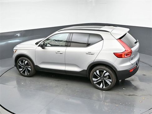 Used 2025 Volvo XC40 B5 Plus image 44