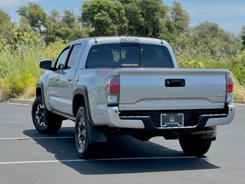 Used 2022 Toyota Tacoma TRD Off-Road w/ Technology Package AWD/4WD image 12