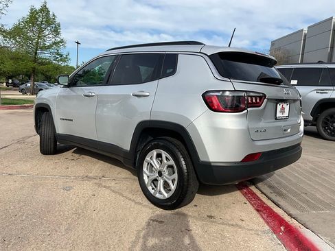 Used 2025 Jeep Compass Latitude image 8