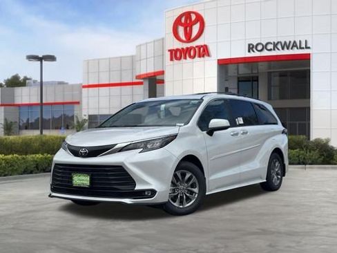 New 2026 Toyota Sienna XLE FWD image 1