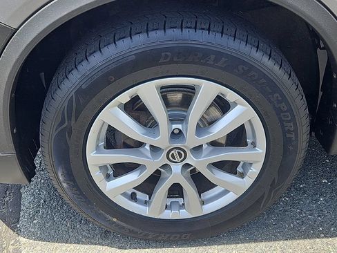 Used 2018 Nissan Rogue SV AWD/4WD image 7