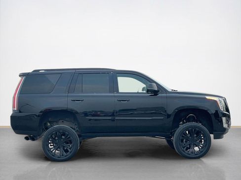 Used 2018 Cadillac Escalade Premium Luxury RWD image 9