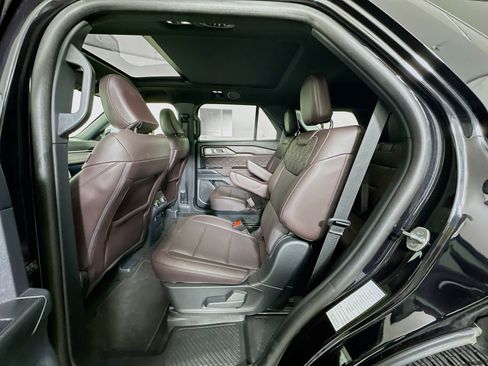 Used 2025 Ford Explorer Platinum w/ LUX Leather Package image 29