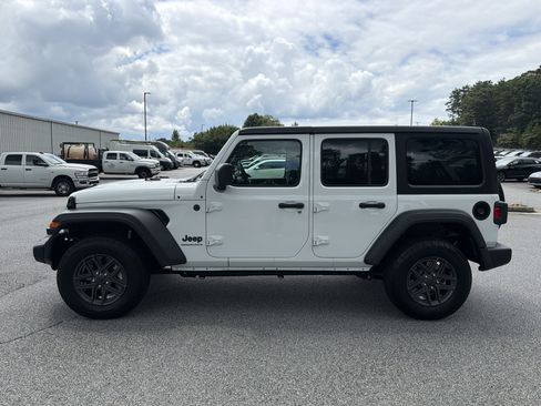 Used 2024 Jeep Wrangler Unlimited Sport AWD/4WD image 4