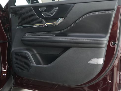 Used 2021 Lincoln Corsair AWD w/ Premium Package image 9
