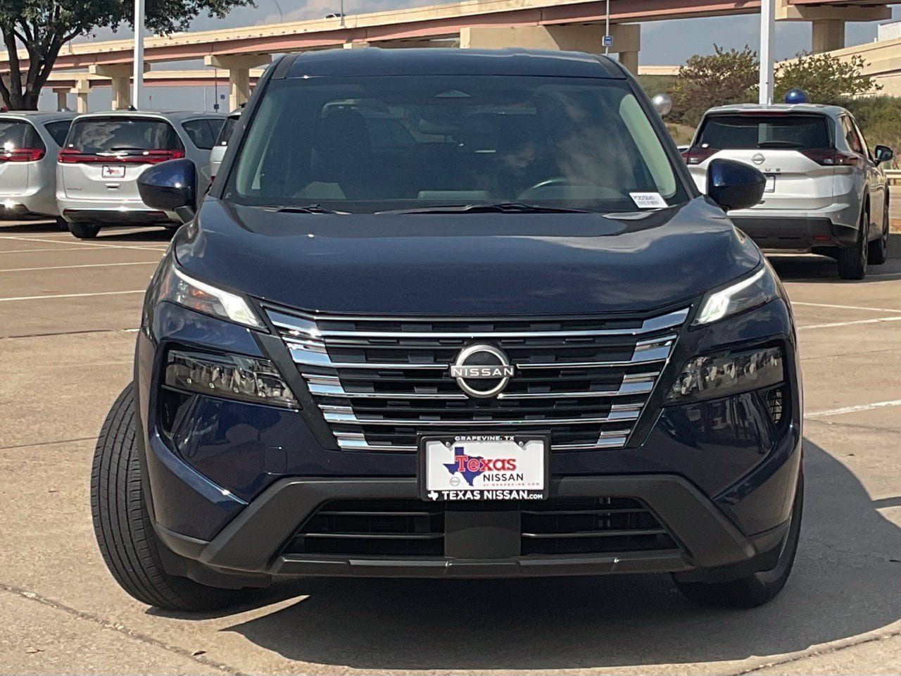 Used 2025 Nissan Rogue SV FWD image 2
