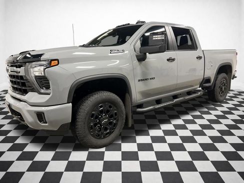 Used 2024 Chevrolet Silverado 3500 LT w/ Z71 Sport Edition image 5