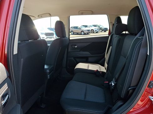Used 2018 Mitsubishi Outlander ES AWD/4WD image 11