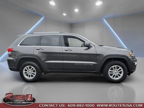 Used 2019 Jeep Grand Cherokee Laredo AWD/4WD image 2