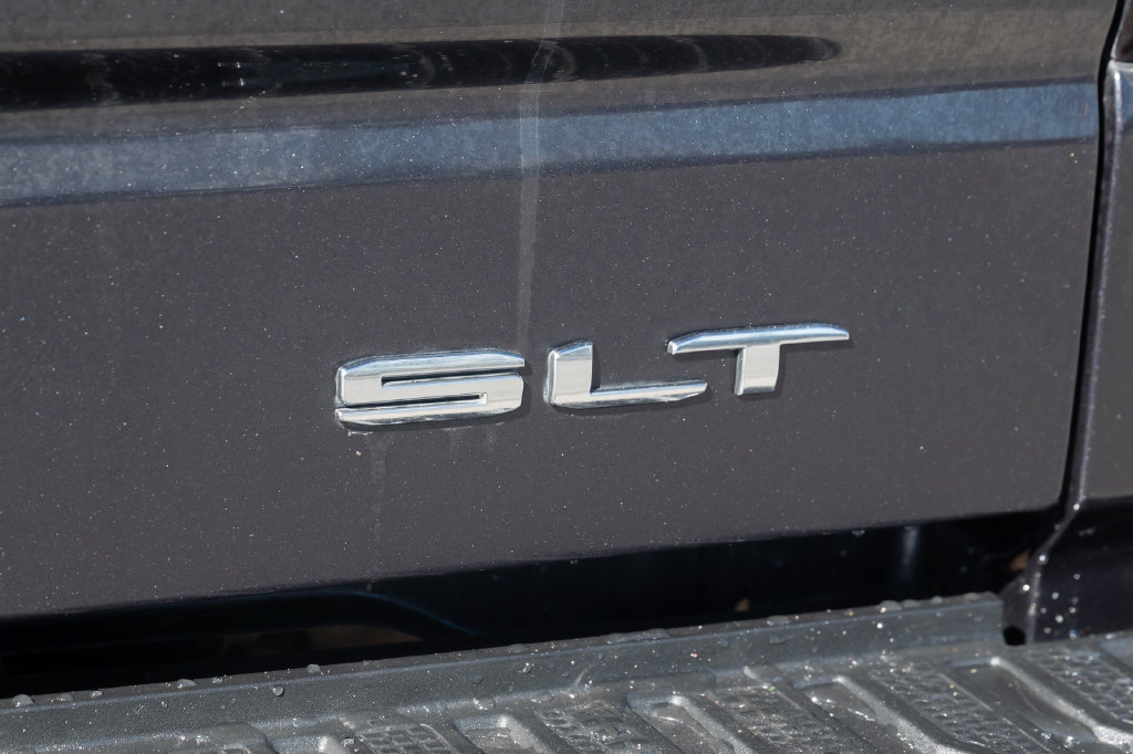Used 2025 GMC Sierra 1500 SLT AWD/4WD image 13