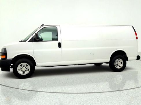 Used 2024 Chevrolet Express 3500 Extended RWD image 8