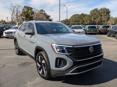 Used 2024 Volkswagen Atlas Cross Sport SE image 3