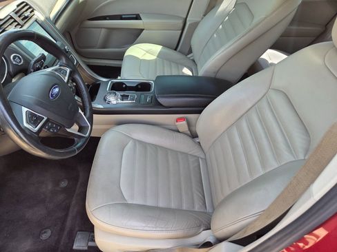 Used 2017 Ford Fusion SE w/ Fusion SE Technology Package image 9