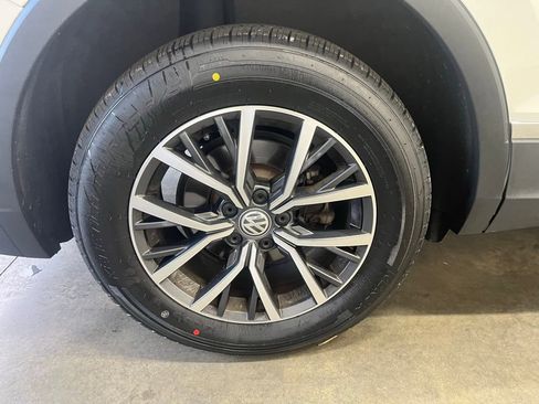 Certified 2020 Volkswagen Tiguan SE image 31