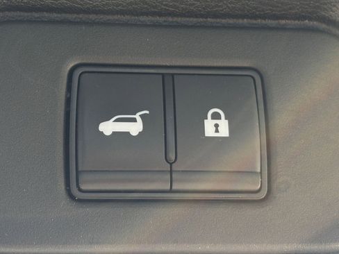 Used 2025 Nissan Rogue SV image 23