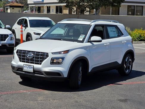 New 2025 Hyundai Venue SEL image 4